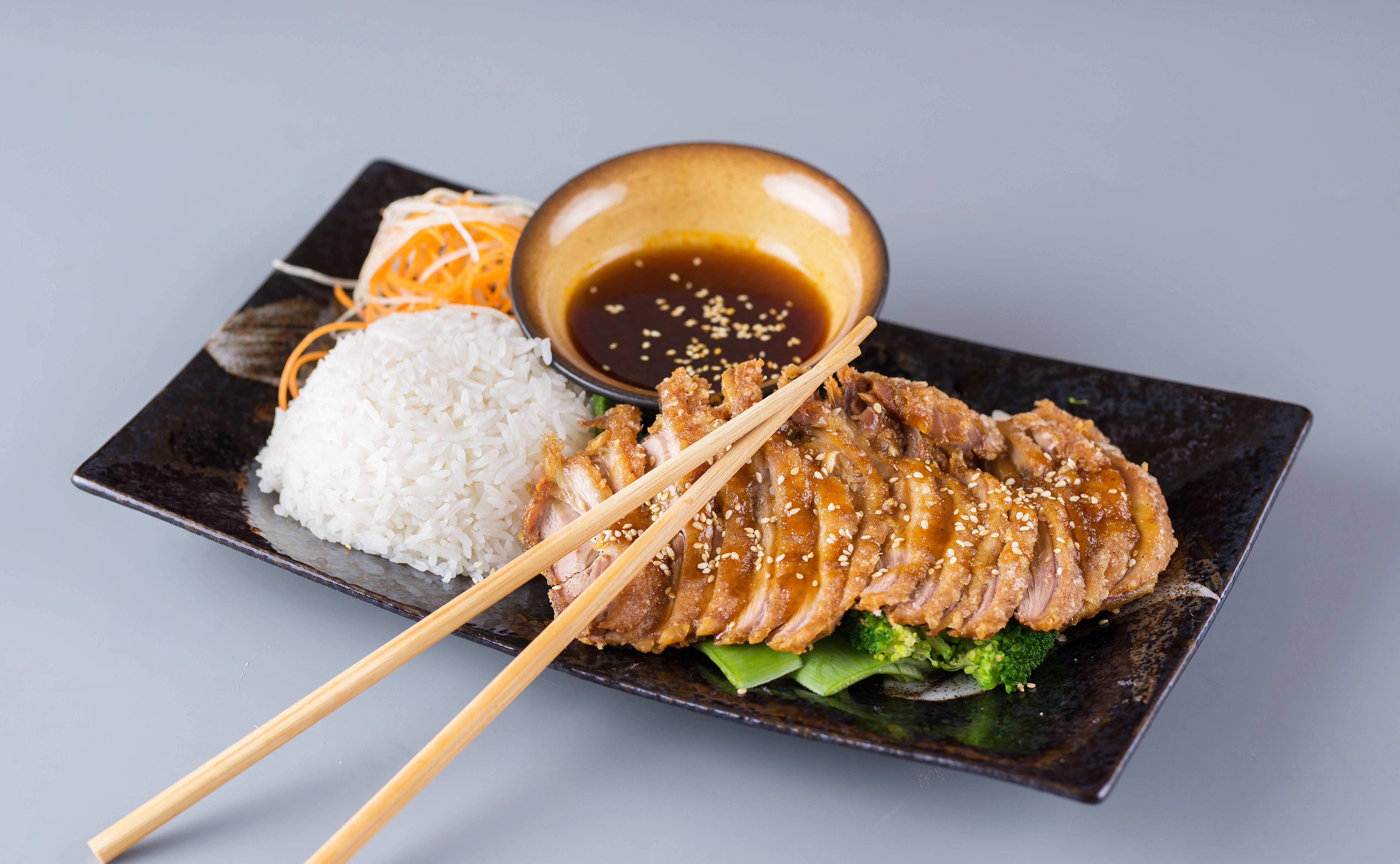 Křupavá kachna s Hoisin omáčkou, zeleninou a rýží - asijská restaurace VT6